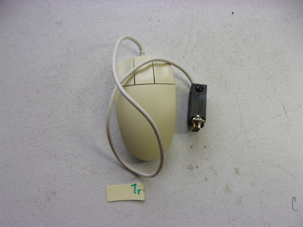 GOOD USED DIGITAL PC 3 BUTTON MOUSE 30-46117-02 REV A 15 MA 5 VDC (DR4D2)