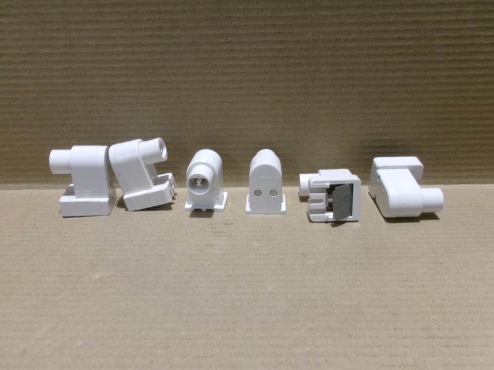 New Box of 6 Leviton 464 Fluorescent Lampholder 660W600V Pedestal Plunger End AK