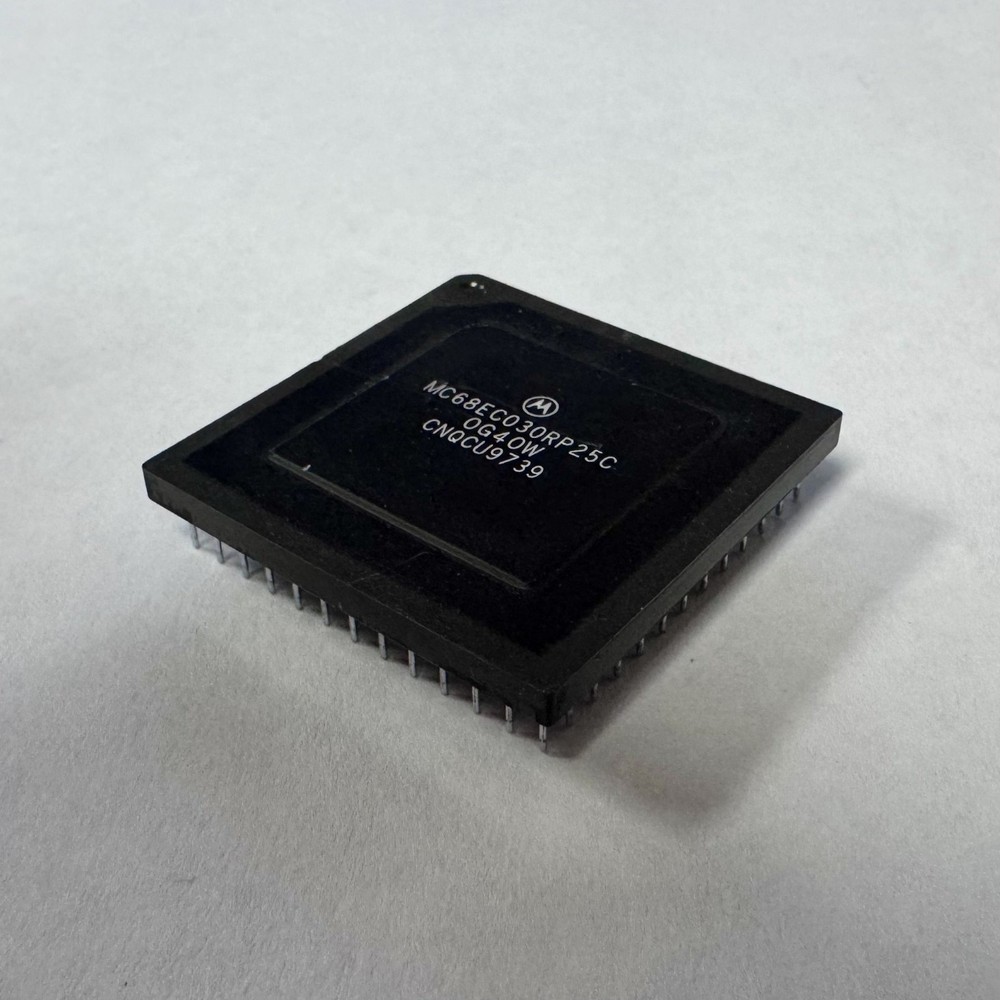 (1 PC) MC68EC030RP25C Motorola Microprocessor 25MHz PGA USED