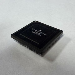 (1 PC) MC68EC030RP25C Motorola Microprocessor 25MHz PGA USED