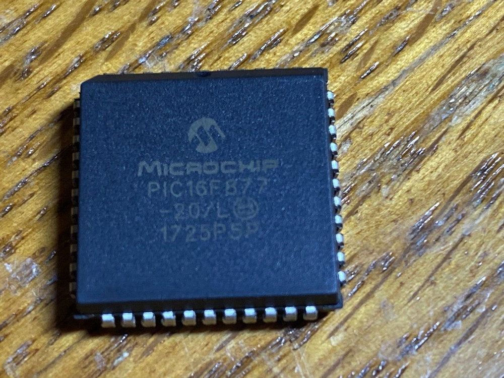 New Lot of 5 Microchip PIC16F877-20/L RISC Microcontroller PQCC44 8-Bit FLASH
