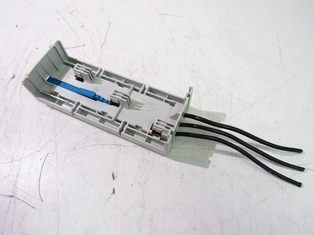 SIEMENS 8US1 271-2NA20 BUSBAR ADAPTER 600V 10AWG ***XLNT***