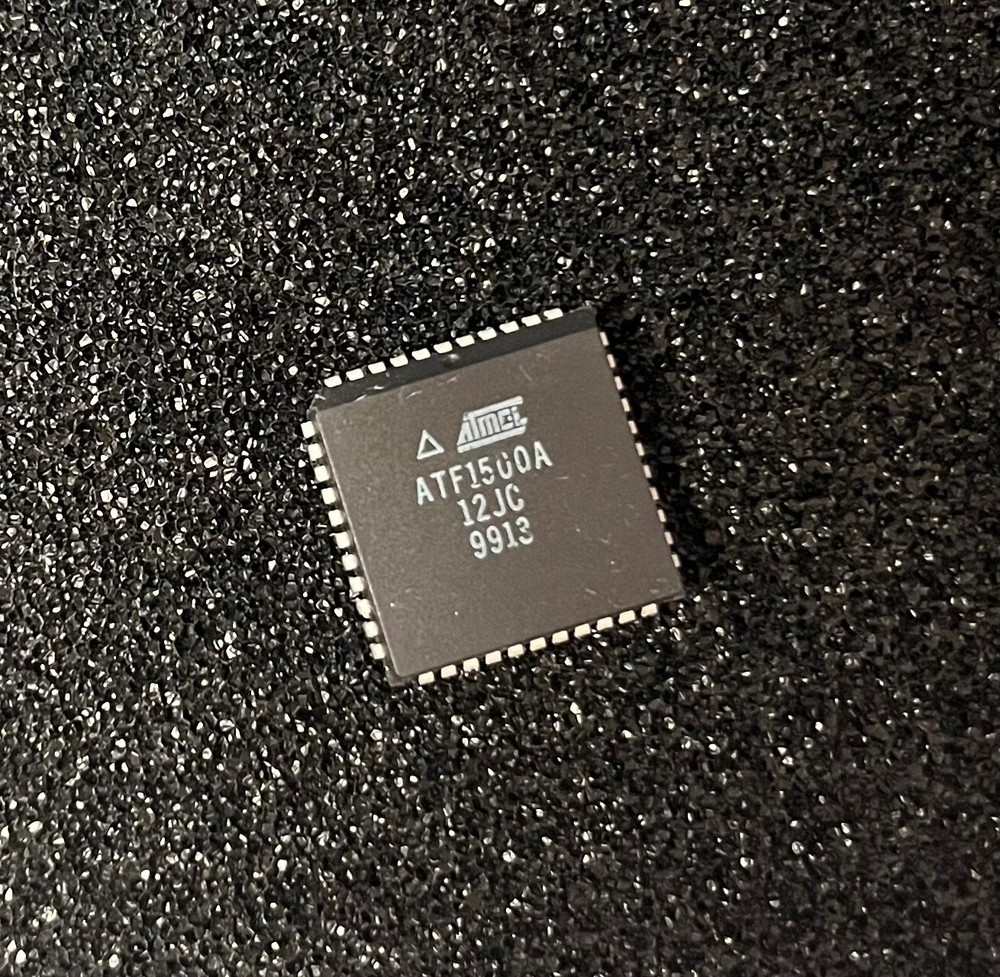 ATMEL ATF1500A-12JC Flash PLD, 12ns, 32-Cell, CMOS, PQCC44 ERASABLE! Qty.1