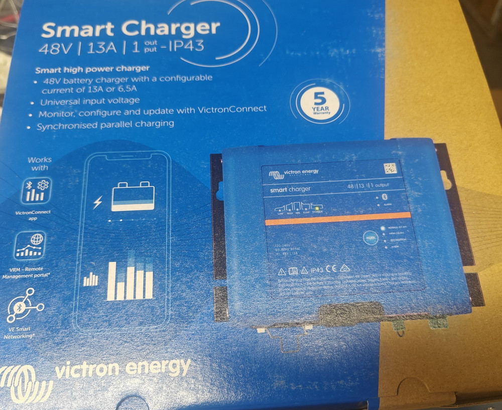 Victron PSC481350095 Smart IP43 Charger 48/13(1) 120-240V