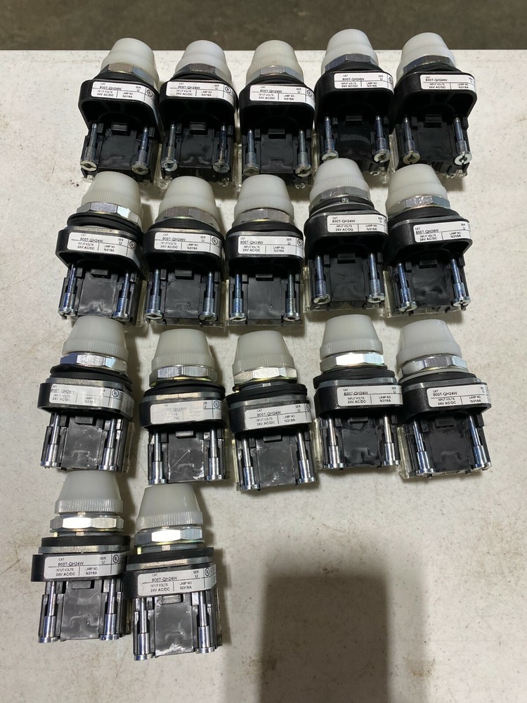 One (1) Allen Bradley 800T-QH24W White Pilot Light 24V AC/DC, NOS no box