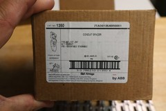Box of 30 Thomas & Betts 1350AL Aluminum Rigid Conduit Pipe Spacer 3/8 to 1″