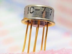 IC-7 / IC7 / CROSSES TO ECG703, NTE703 / 2 PIECES (qzty)