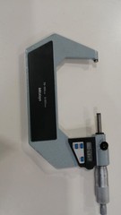 Mitutoyo 293-424N Digital Micrometer, Flatness, 0.3μm, ±1 Count, 5-10V