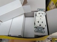 10 PK New Hubbell BR20C1WH1 20A 125V Duplex Receptacle, Half-Controlled, White