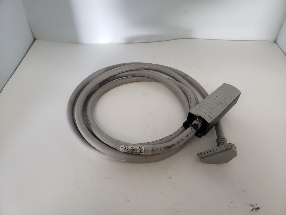 ALLEN BRADLEY 1492-CABLE025Y PRE-WIRED DIGITAL CABLE 2.5 METERS LONG, NNB