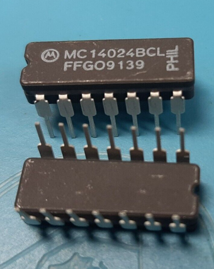 1 LOT = ( 2 PCS ) OF MOTOROLA , INTEGRATED CIRCUIT , PART # MC14024BCL , DIP14