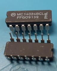 1 LOT = ( 2 PCS ) OF MOTOROLA , INTEGRATED CIRCUIT , PART # MC14024BCL , DIP14