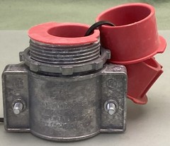 NEW ARLINGTON INDUSTRIES 8414 1 1/2″ CABLE CONNECTOR W/ 3 END STOP BUSHINGS