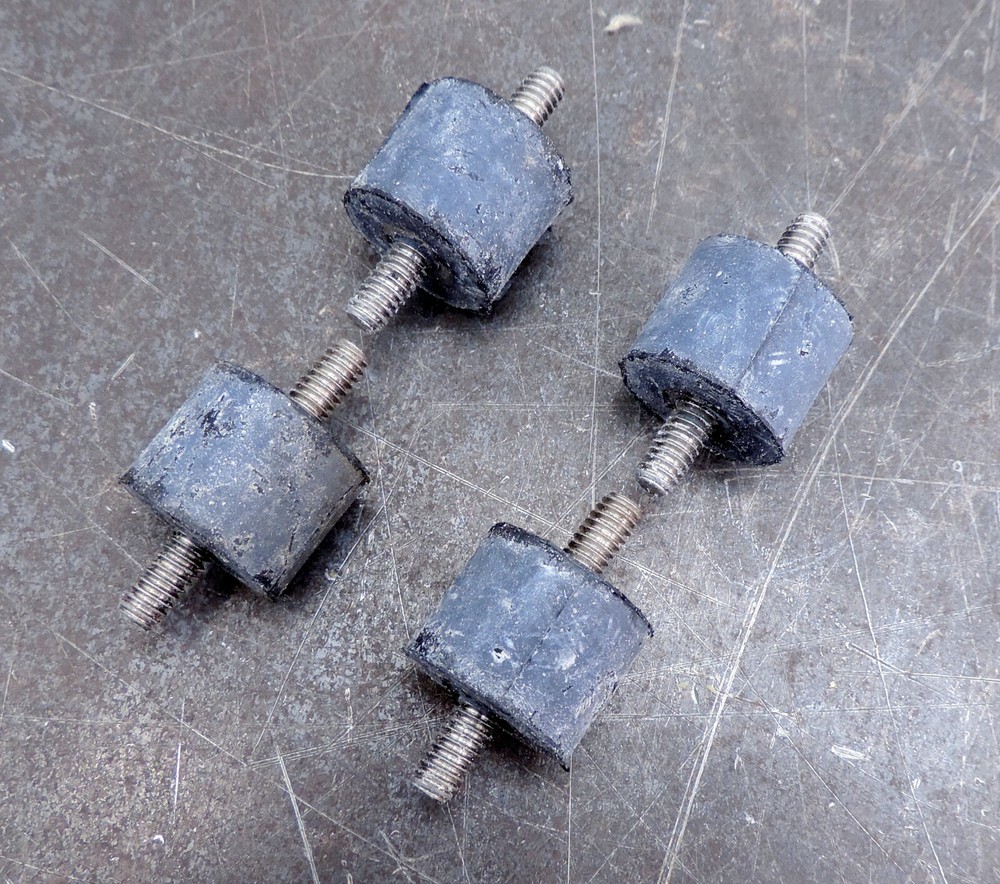 Lot of (4) Corrosion-Resistant Vibration Damping Rubber Mounts SS 1/4″ Coarse