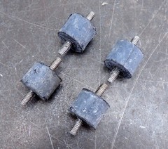 Lot of (4) Corrosion-Resistant Vibration Damping Rubber Mounts SS 1/4″ Coarse