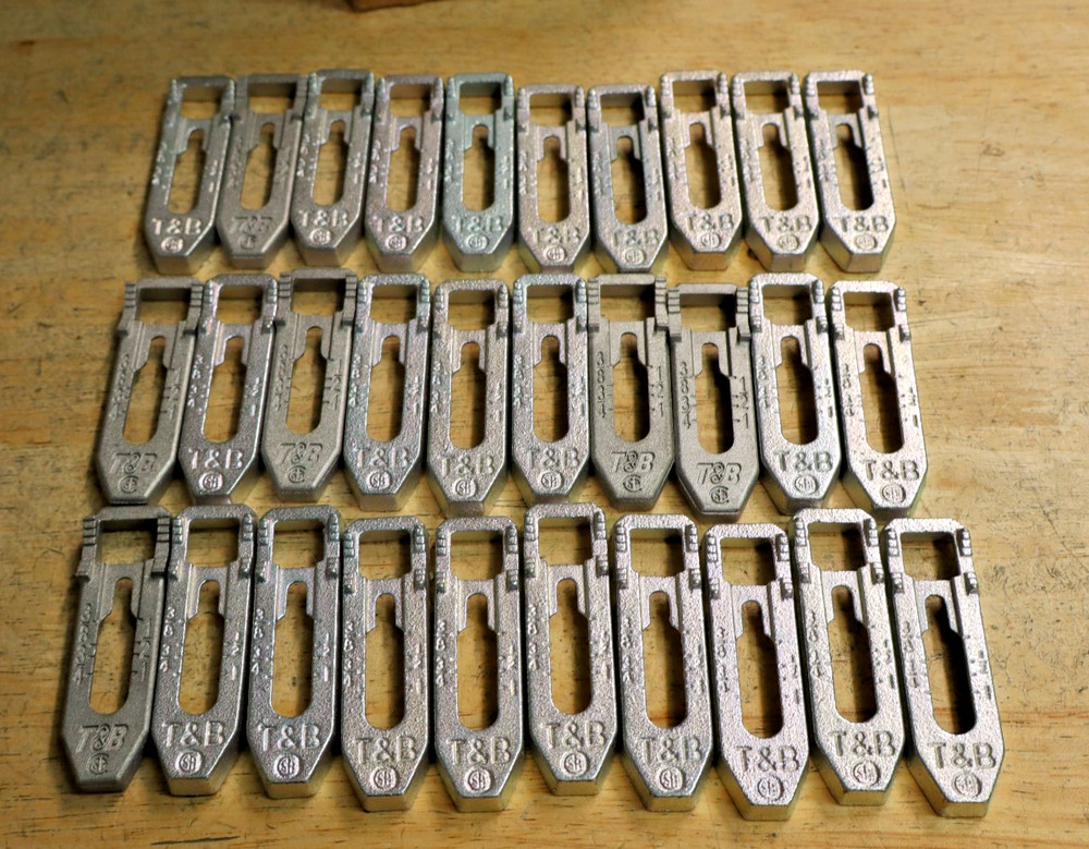 Box of 30 Thomas & Betts 1350AL Aluminum Rigid Conduit Pipe Spacer 3/8 to 1″