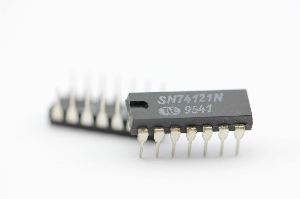 SN74121N INTEGRATED CIRCUIT NOS (New Old Stock)1PC. C544CU17F301116