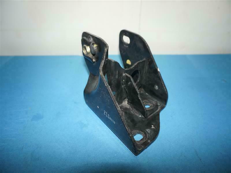 Ford B25D-39-080 B25D39080D Bracket