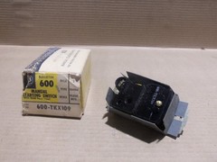 Allen Bradley 600-TKX109 Manual Starting Switch 2 Pole Toggle w/ Neon Light AK