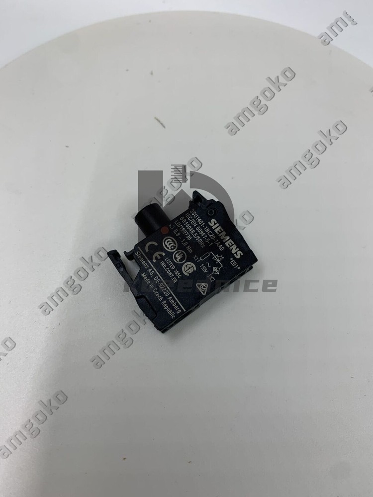 1PCS NEW Lamp holder 3SU1401-1BC20-1AA0 SIEMENS