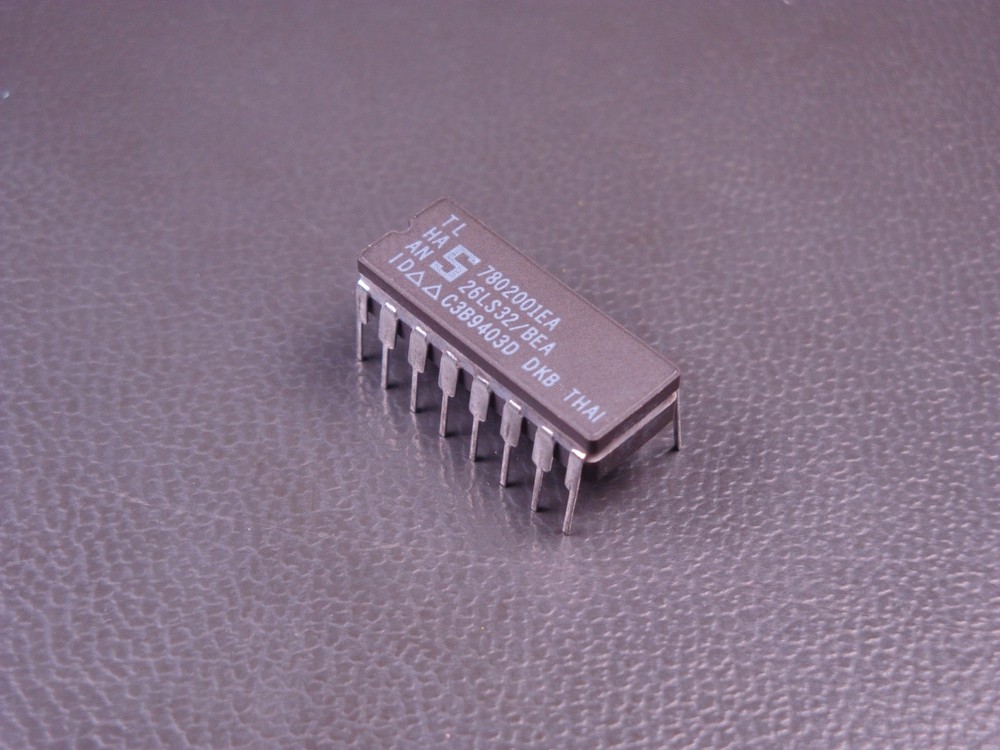 26LS32/BEA Signetics Line Receiver 30V 50mA 16 Pin Ceramic DIP NOS