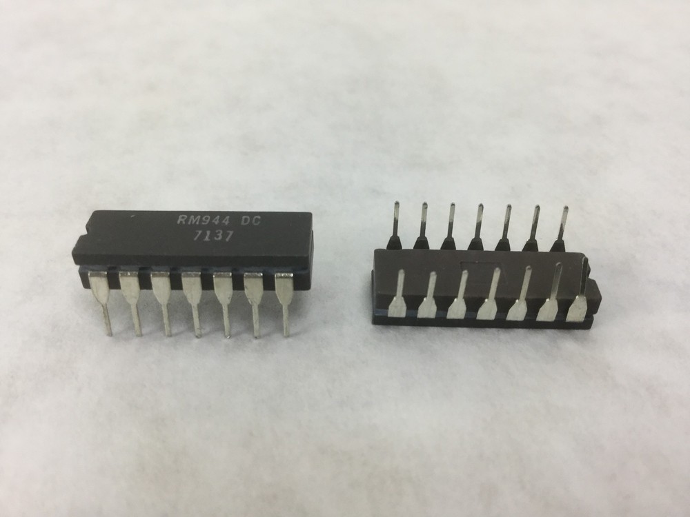 RM944 DC (7137) 14 Pin Lot of 25 NEW