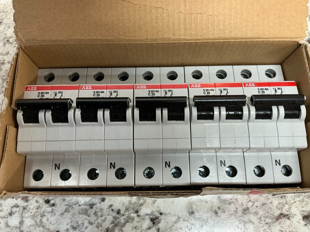 *USA FREE SHIPPING* ABB S201-C25NA CIRCUIT BREAKER 2 POLE 25A (LOT OF 5)