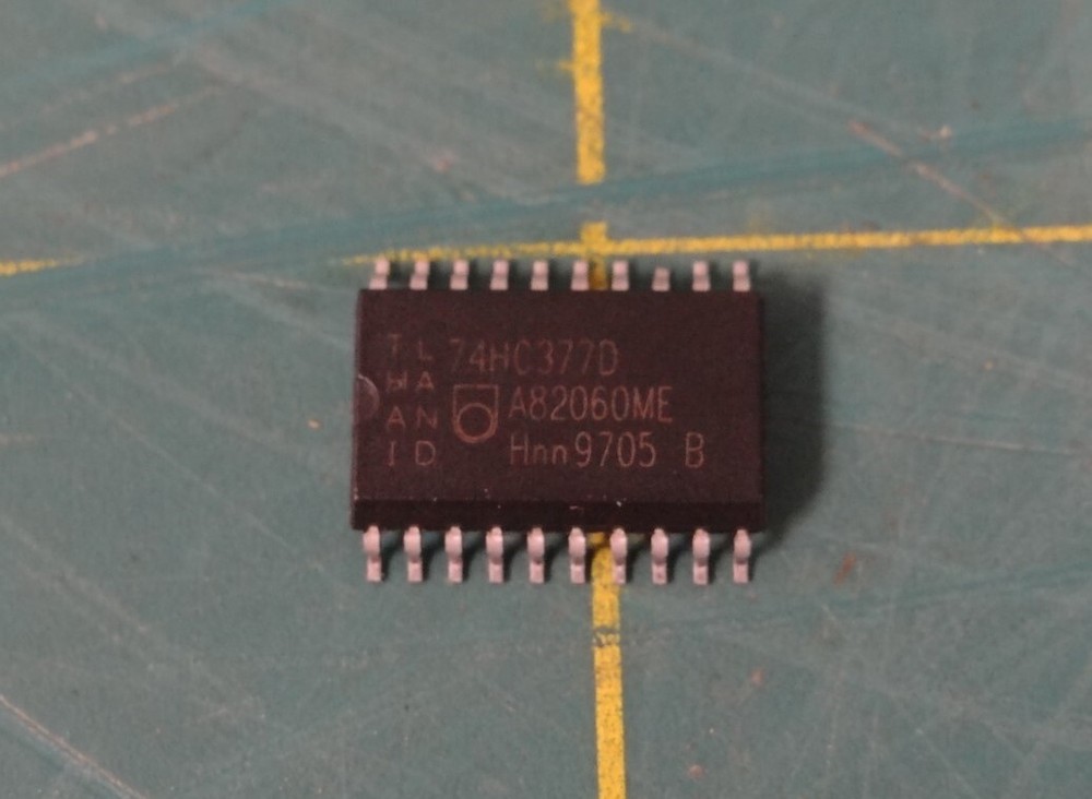 Lot of 38 Semiconductors 74HC377D Octal D-Type Flip-Flop Date Enable 20-SOIC