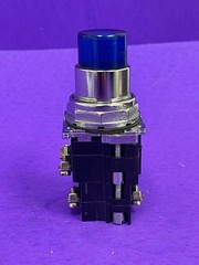 Cutler Hammer Illuminated Blue Pilot Light 120V w/ 1NO
