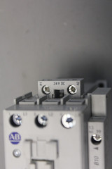 ALLEN-BRADLEY 100-C30Z*00C CONTACTOR WITH 100-S SER. B
