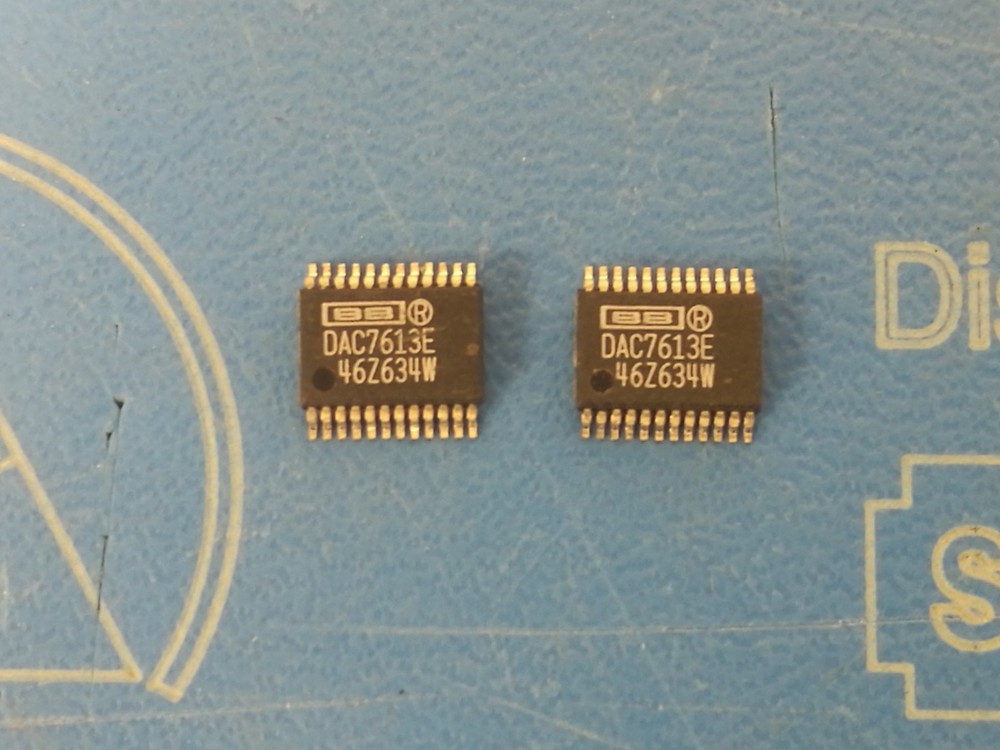 2 PCS – DAC7613E 12-Bit DIGITAL-TO-ANALOG CONVERTER IC Burr Brown