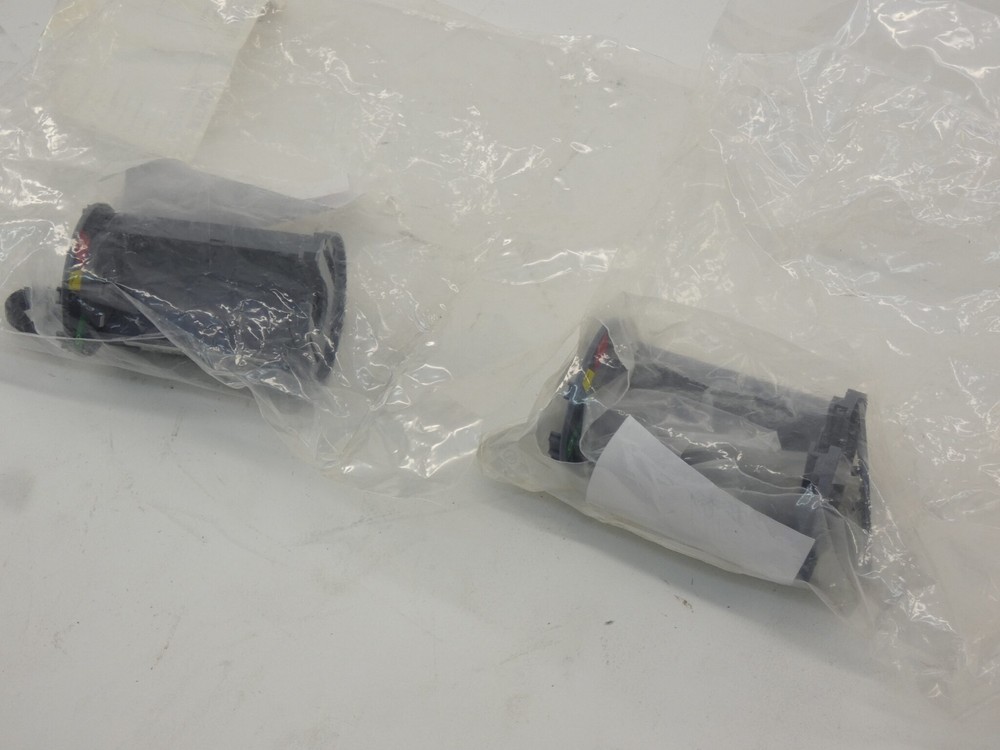 *Lot of 2* Siemens 3VA9137-0GA80 Retaining Bracket 45mm – NEW Surplus!