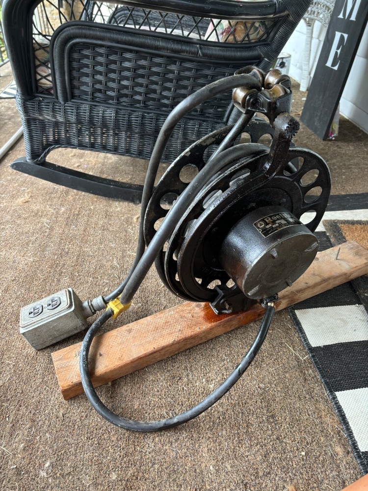Appleton Eletric Company Reelite Retractable with cord