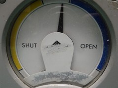 Shut / Open Gauge 3.5″ Dial, Square Front Flange 4.5″ x 4.5″