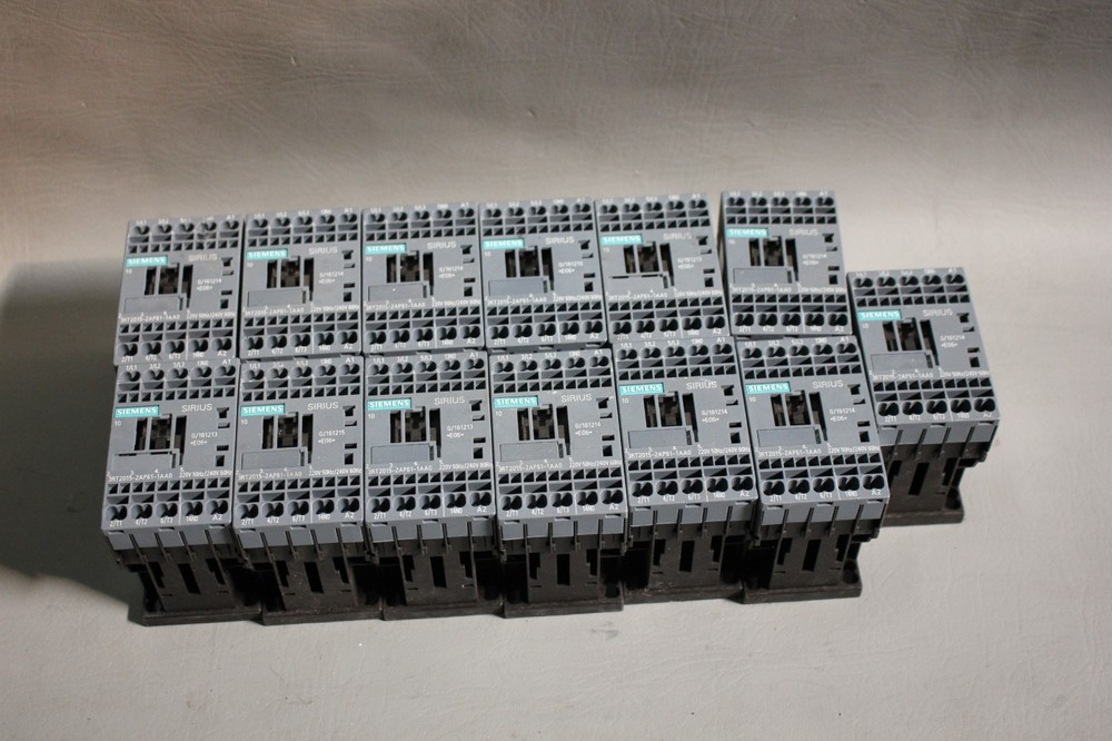 Lot of 13 Unused SIEMENS POWER CONTACTORS 3RT2015-2AP61-1AA0