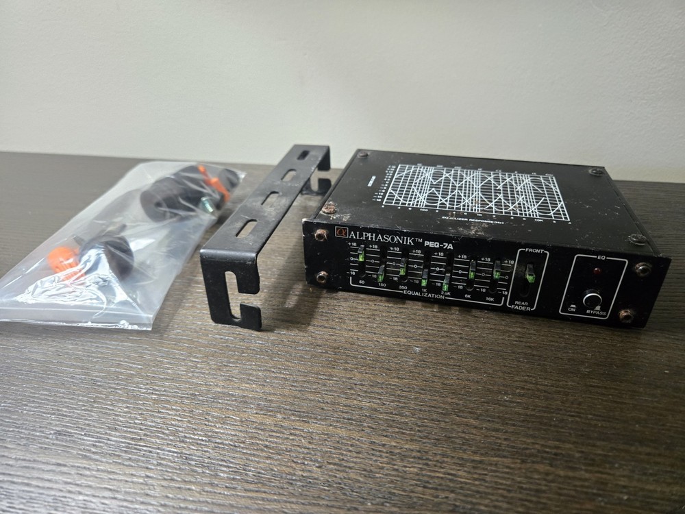 PEQ-7 – ALPHASONIK – 7 BAND GRAPHIC EQUALIZER PREAMPLIFIER Used With Bracket