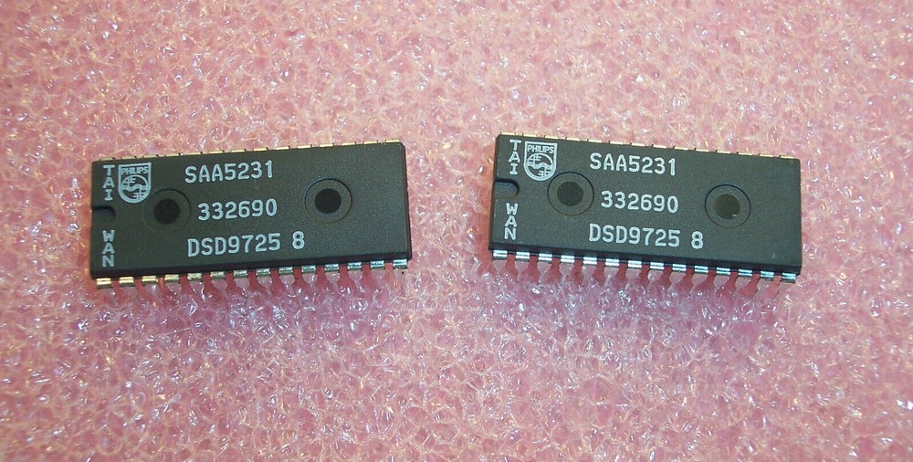 QTY (3) SAA5231 PHILIPS 28 PIN DIP TELETEXT VIDEO PROCESSOR NOS