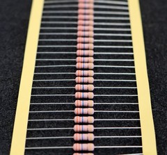 YAGEO 1000x Metal Film Resistors 33MkΩ 3300000000 Ohm Tolerance 5% Model HHV-50