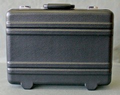 171206PR – PLATT LUGGAGE – HEAVY-DUTY POLYETHYLENE CASE WITH PARALLEL RIB PATTER