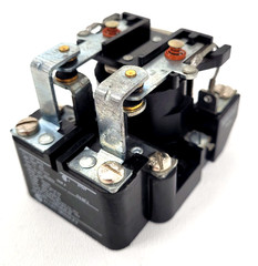 700-HG42A24 Allen-Bradley 24V Power Relay – Next Day Option