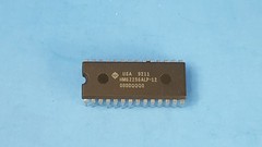 ONE- IC MICROCONTROLLER, HITACHI, 28 PIN DIP