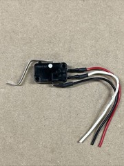 OMRON V-10G3-1C25-K MICRO SWITCH WITH LEVER SPDT NO NC 10A 125/250V 1/2HP LEADS