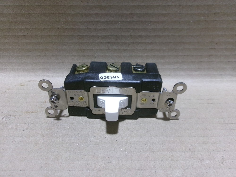 Leviton 1286‑W 20A 120/277V Double Pole Double Throw Maintained Toggle AK