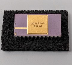 Analog Devices AD565JD/+ High Speed 12-Bit Monolithic D/A Converter