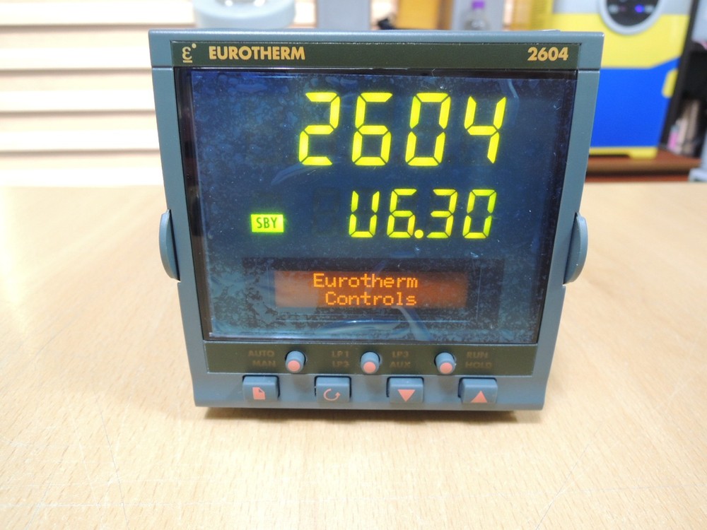 EUROTHERM 2604 2604/VH/2XX/XX/D4/XX/D4/XX/PV/XX/F2/XX/ENG/XXXXX/….XXX/XX/XXXX/