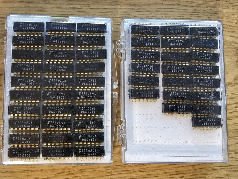 51X Fairchild FU6E7710393 Mil-Spec Ceramic DIP ICs Gold Leads 1969 Semiconductor