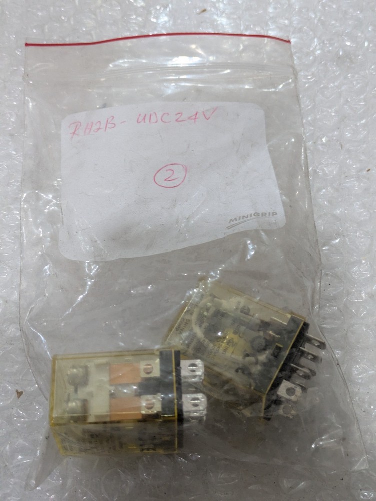 IDEC RH2B-U DC24V General Purpose Relay DPDT 10A 8-Pin 24VDC Ice Cube Lot of 2