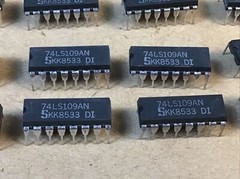 12 Pieces -74LS109AN MOT Dual J-K Positive-Edge-Triggered Flip-Flop 16-Pin Dip