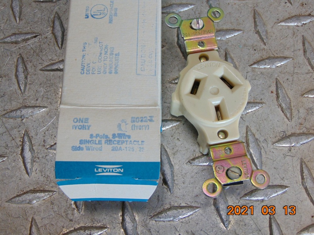 *LOT OF 4* LEVITON 5032-I SINGLE RECEPTACLE 3P 3W 20A *FREE SHIPPING*