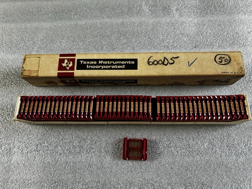 50 VINTAGE NOS RARE TEXAS INSTRUMENTS GOLD FLAT PACK IC PROCESSOR CHIPS 600D5.